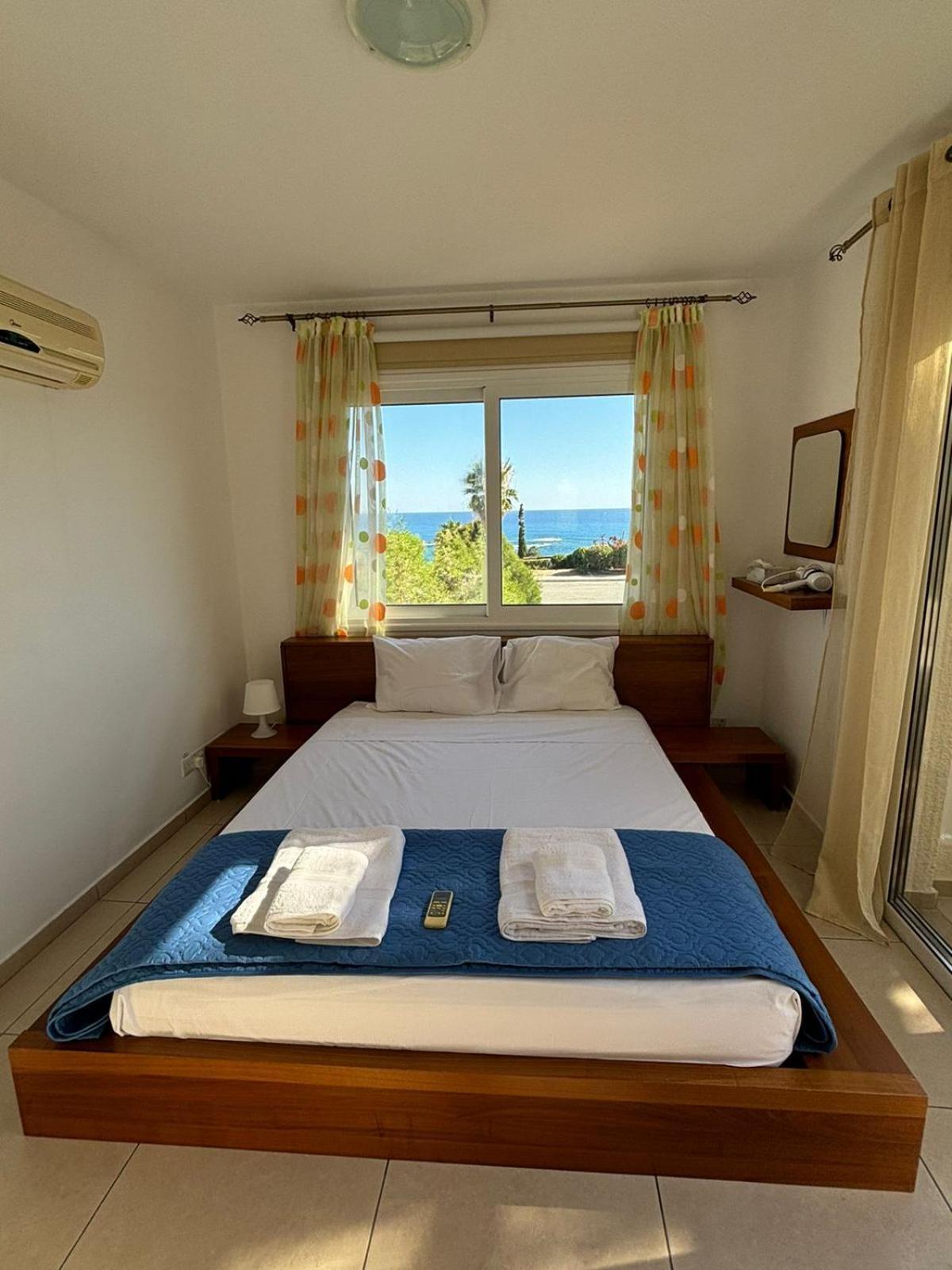 Horizon Bliss At Coral Bay Apartment Peyia Ngoại thất bức ảnh